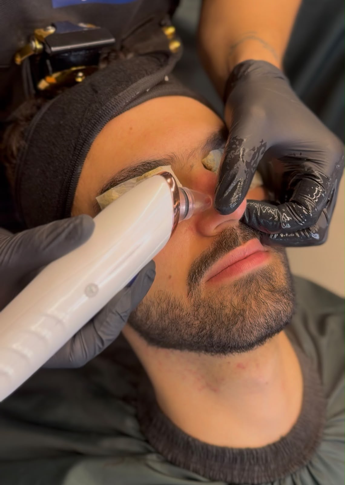 Cuidado facial en NORDIK Barber Shop