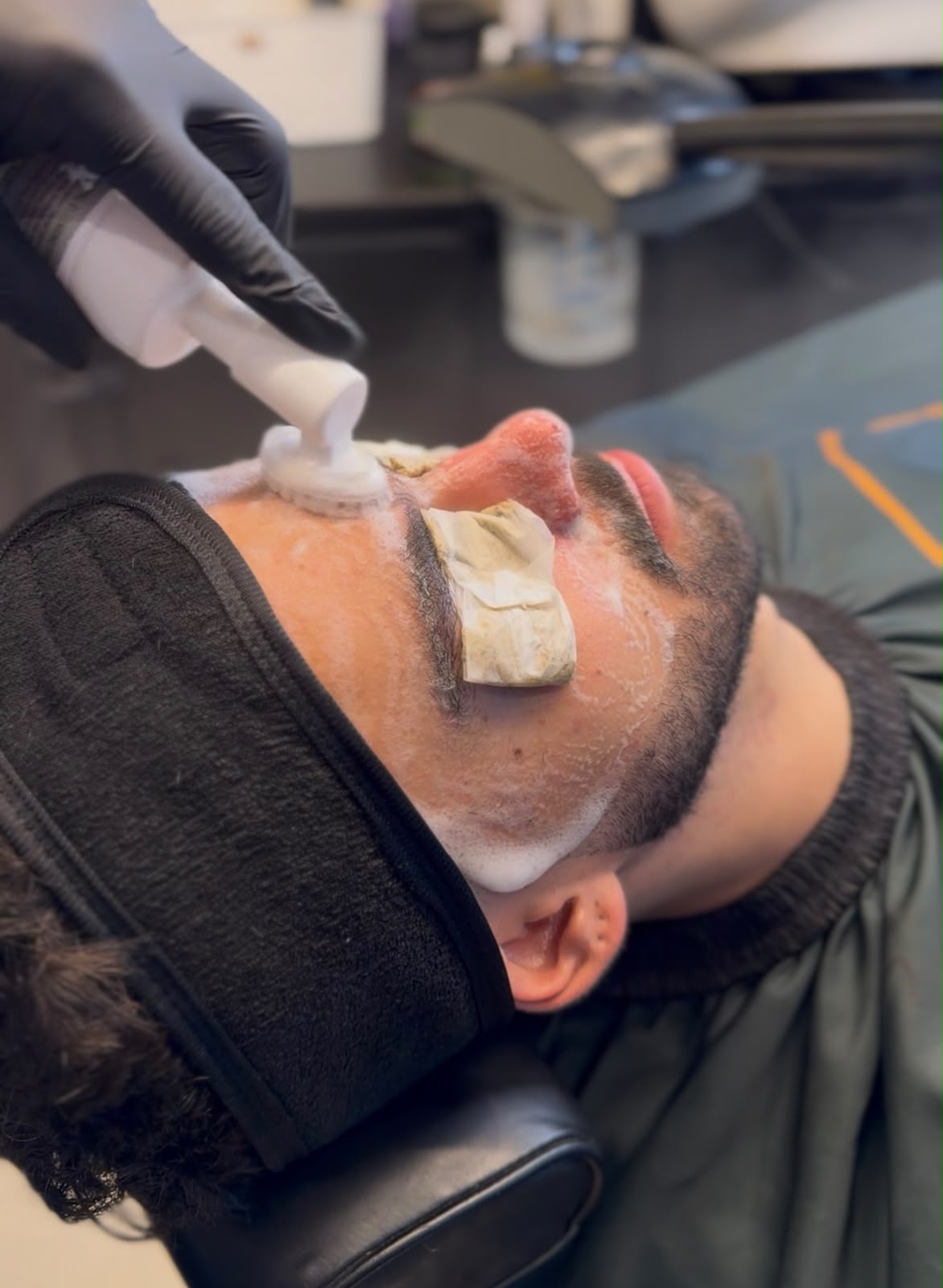 Tratamiento facial en NORDIK Barber Shop